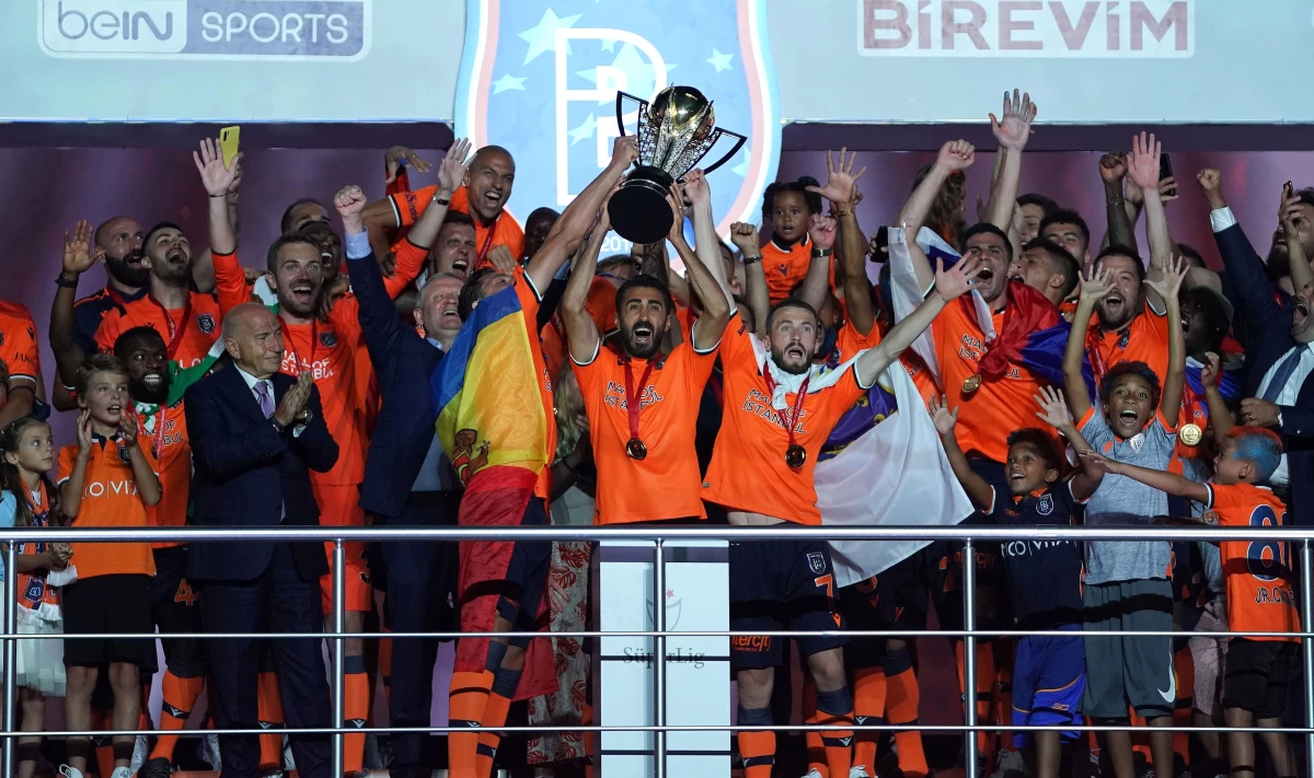 Medipol Başakşehir\'de futbolculara 500\'er bin TL şampiyonluk primi verilecek