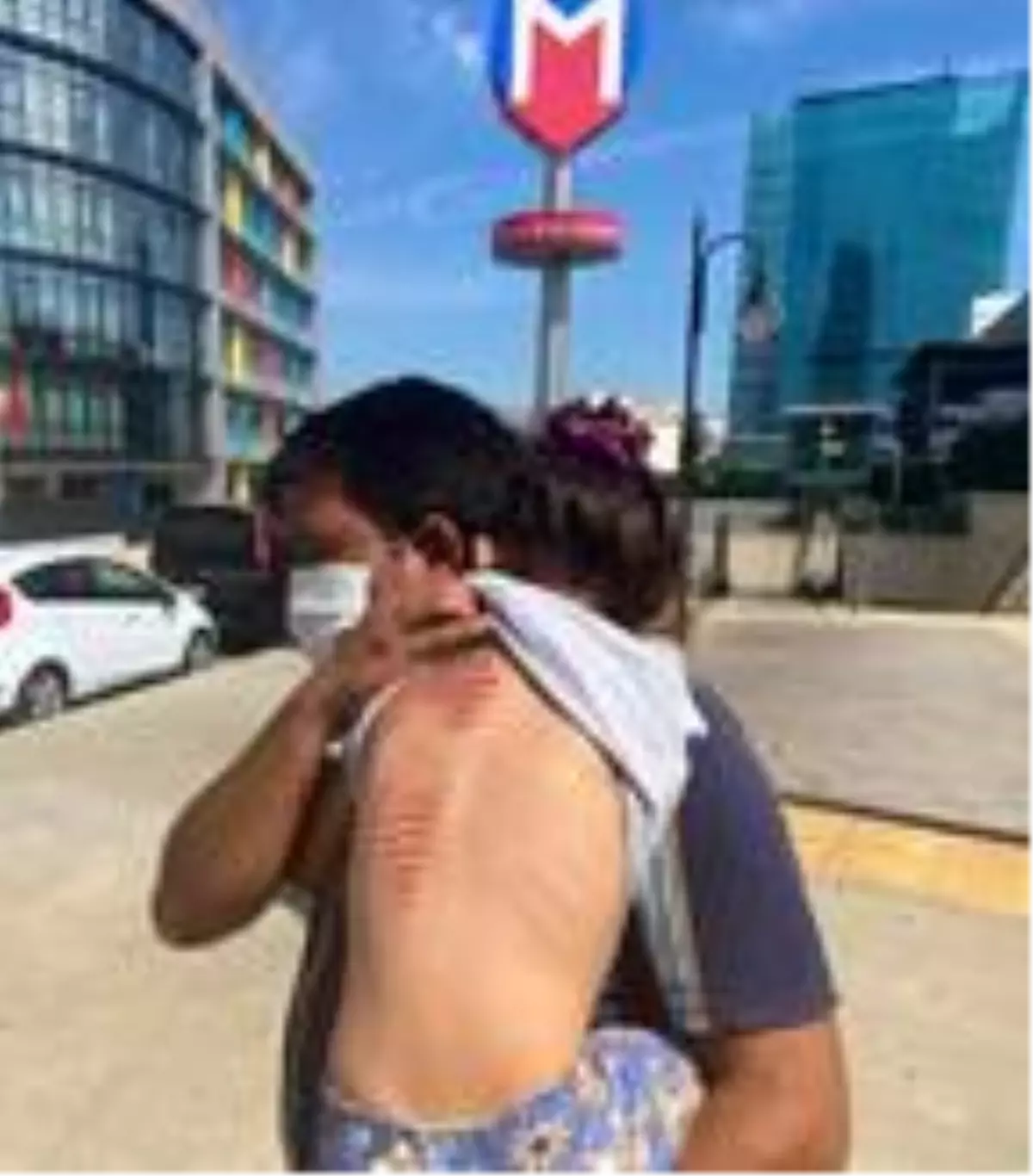 Çocuğunun saçları metroda yürüyen merdivene sıkışan baba konuştu: Burada görevli yok mu? Mağduruz ve şikayetçi olacağım