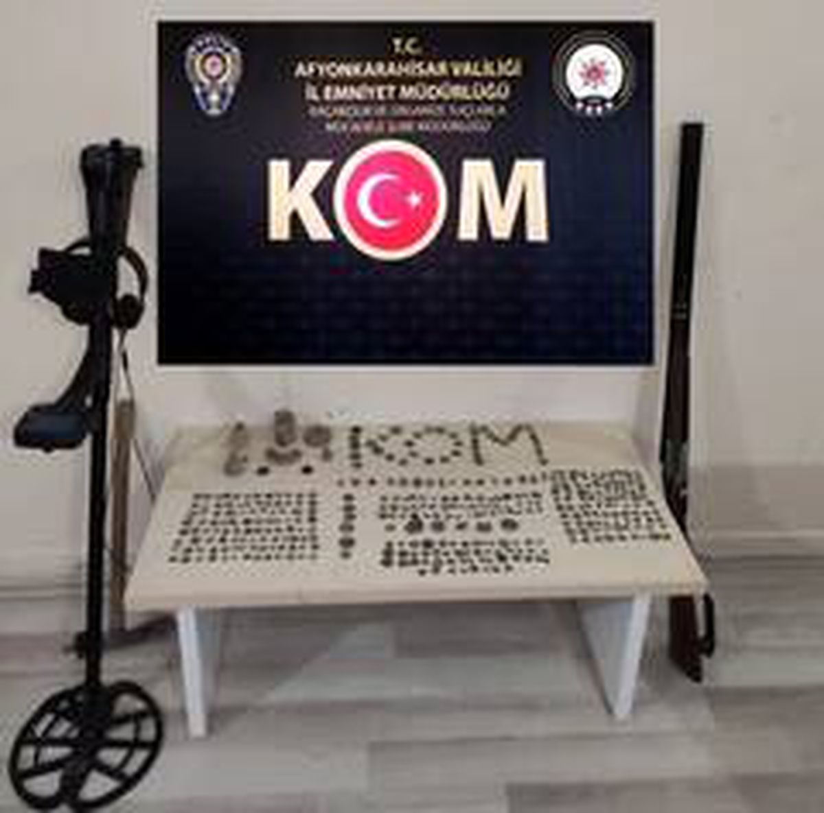 Mezar taşını dahi çalan define avcılarına polis operasyonu