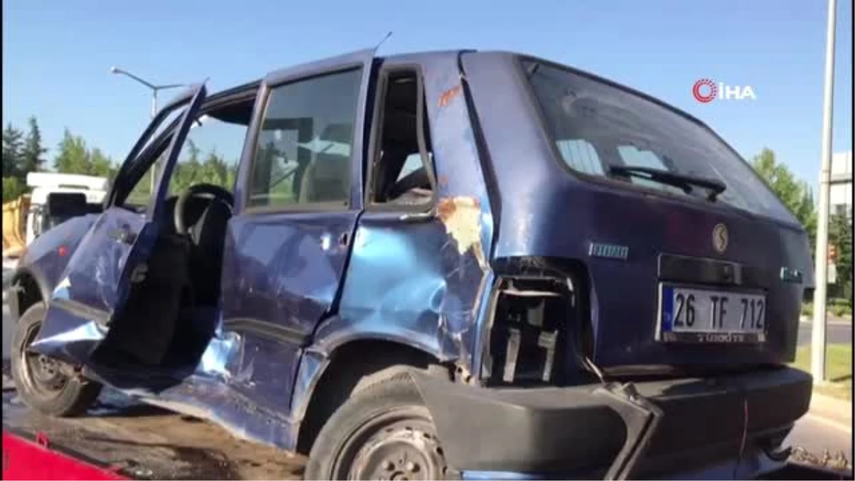 Minibüs ile otomobil çarpıştı: 1 ölü