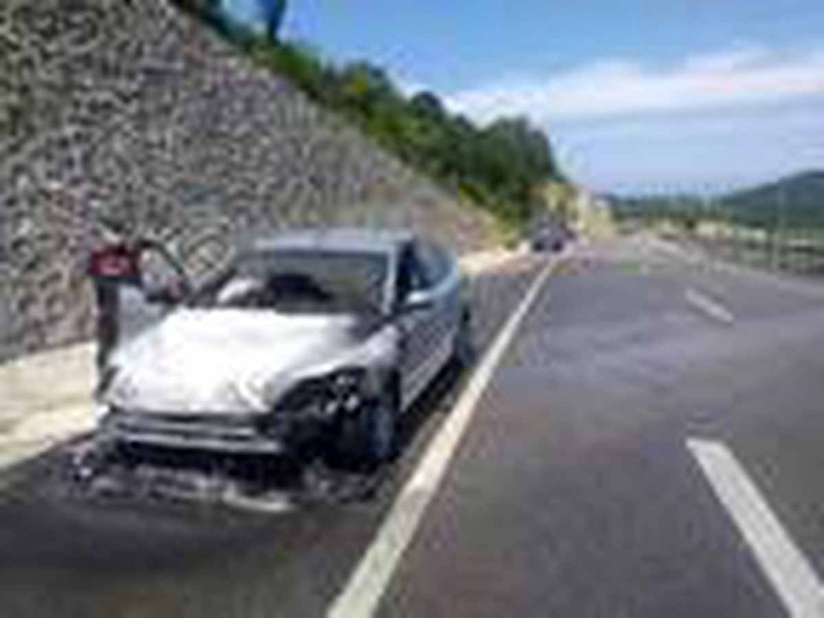 Motoru alev alan otomobil, kullanılamaz hale geldi