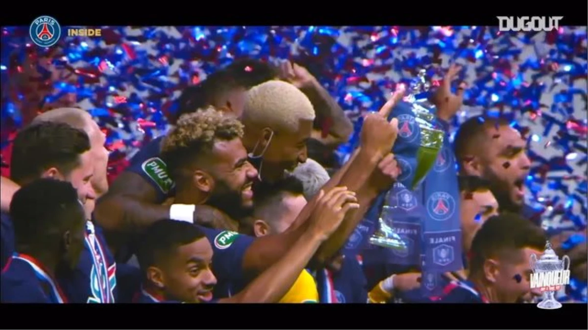 PSG\'li Oyuncular Fransa Kupası Zaferini Kutladı