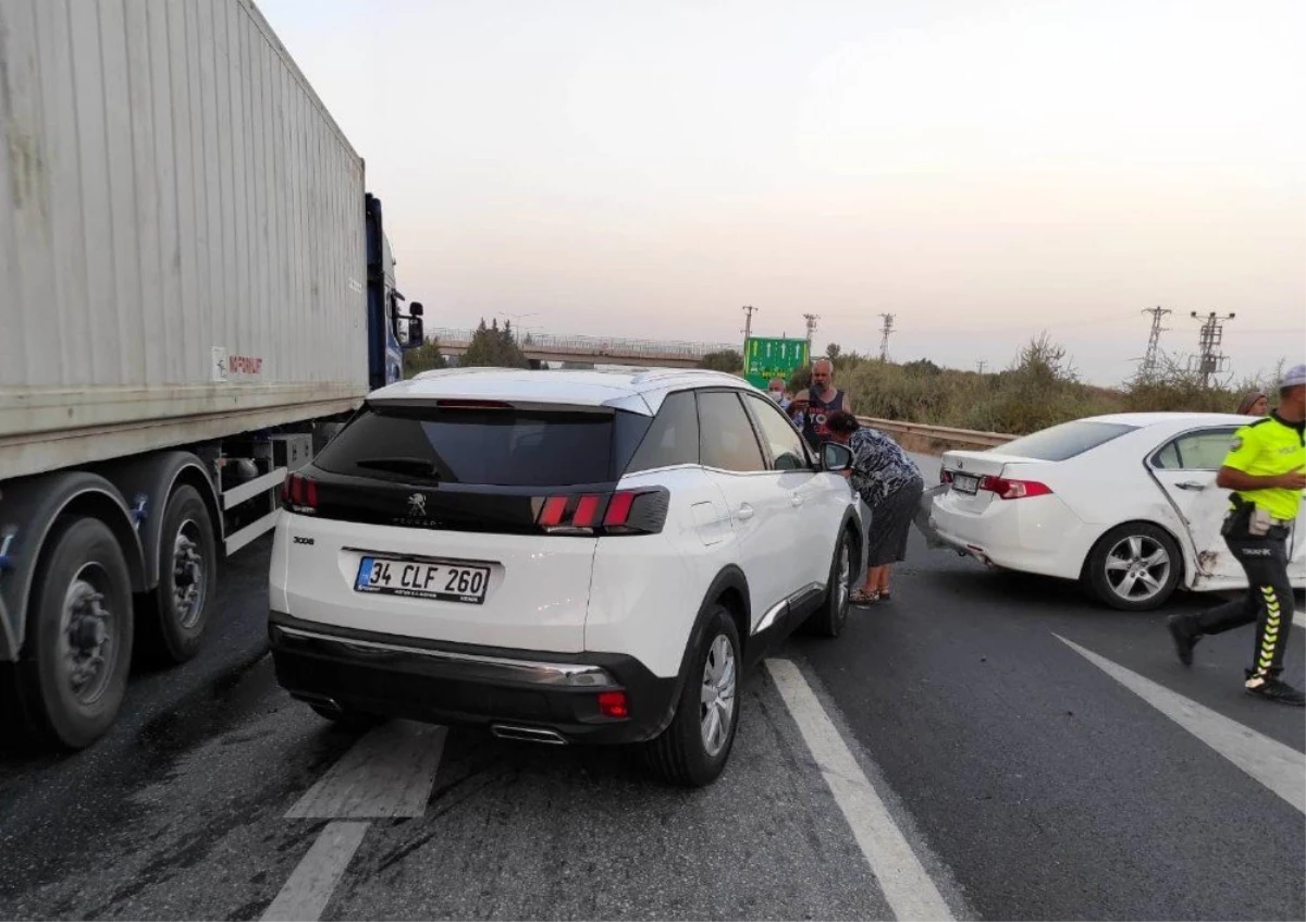 Tarsus\'ta zincirleme trafik kazası: 5 yaralı