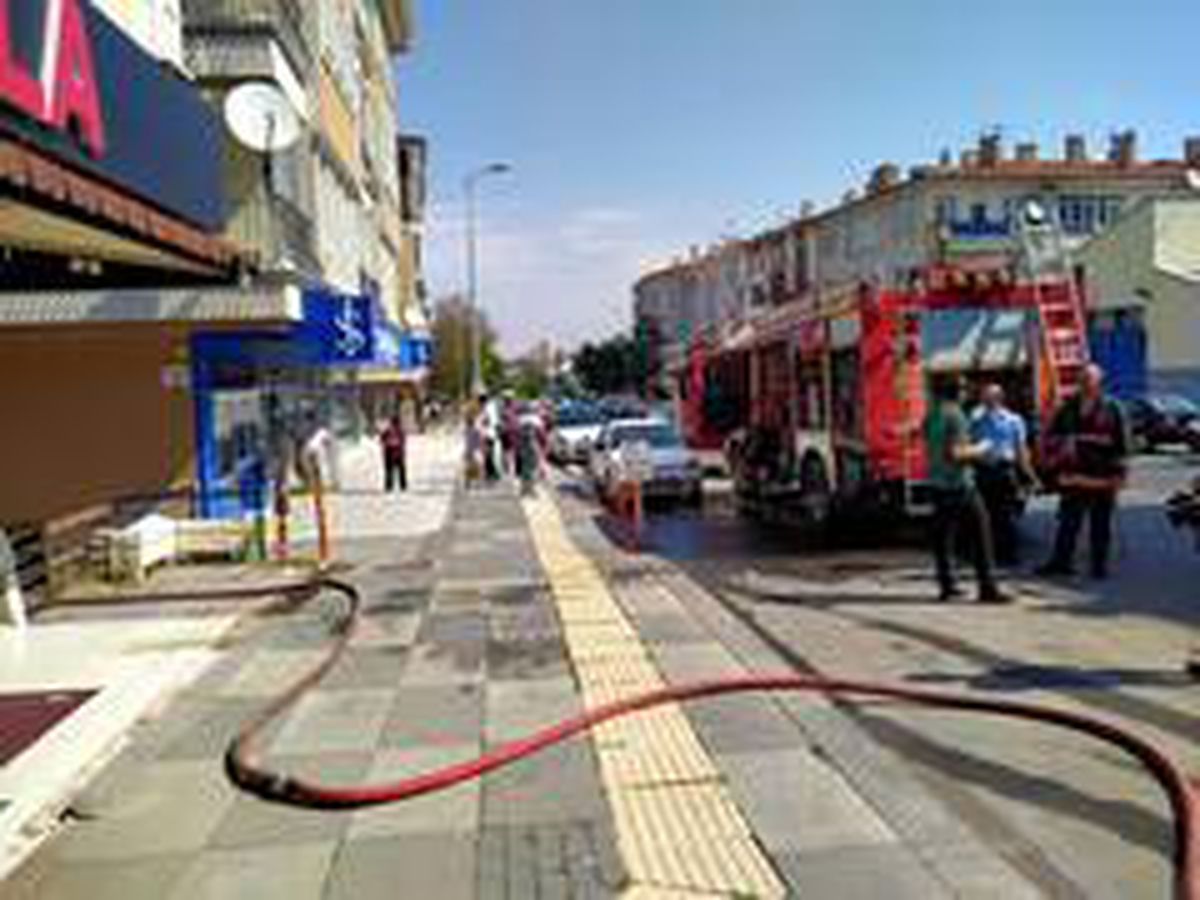 Yanan dairede mahsur kalan anne ve 3 çocuğu kurtarıldı