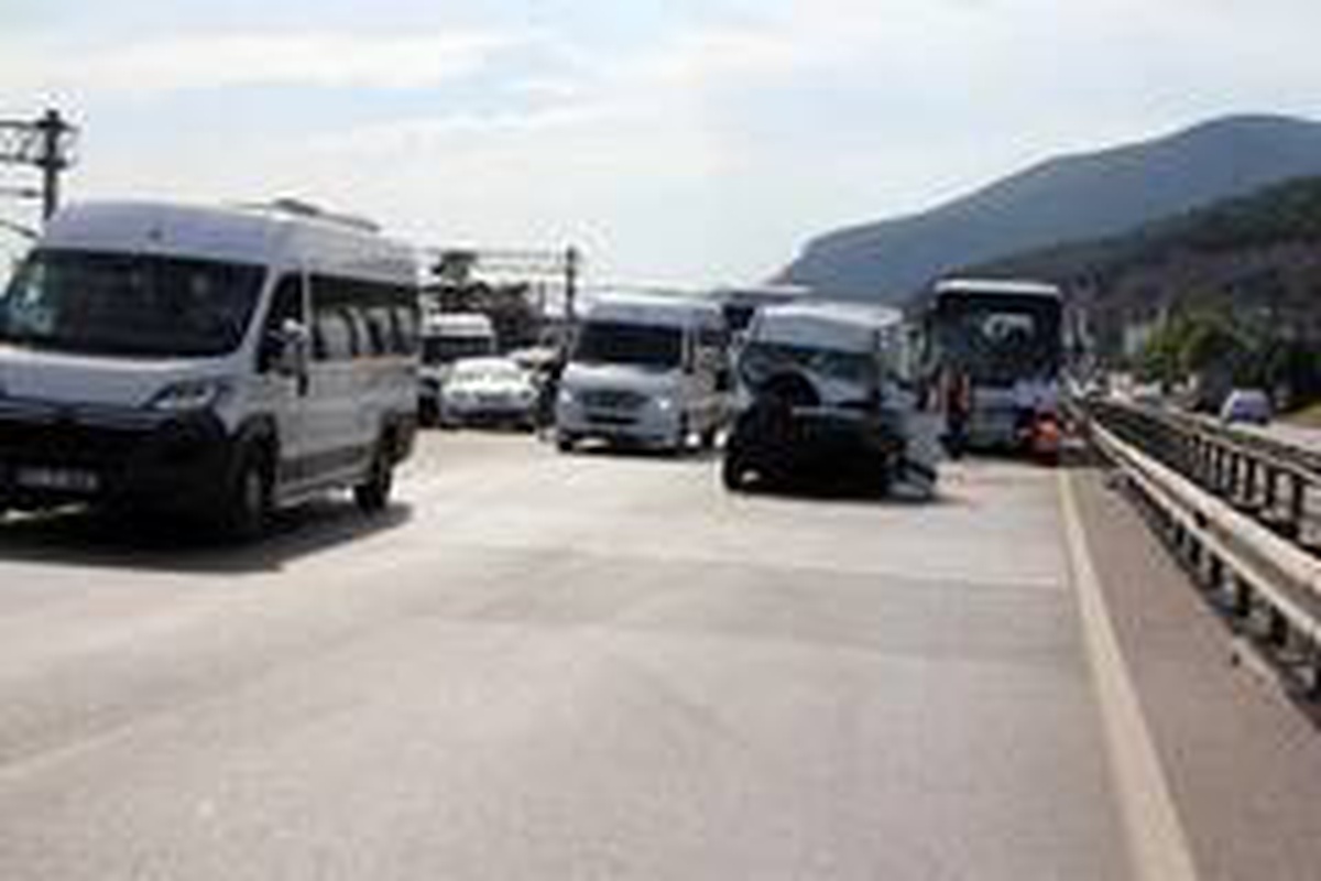 Zincirleme kazanın kilitlediği D100 trafiğe açıldı