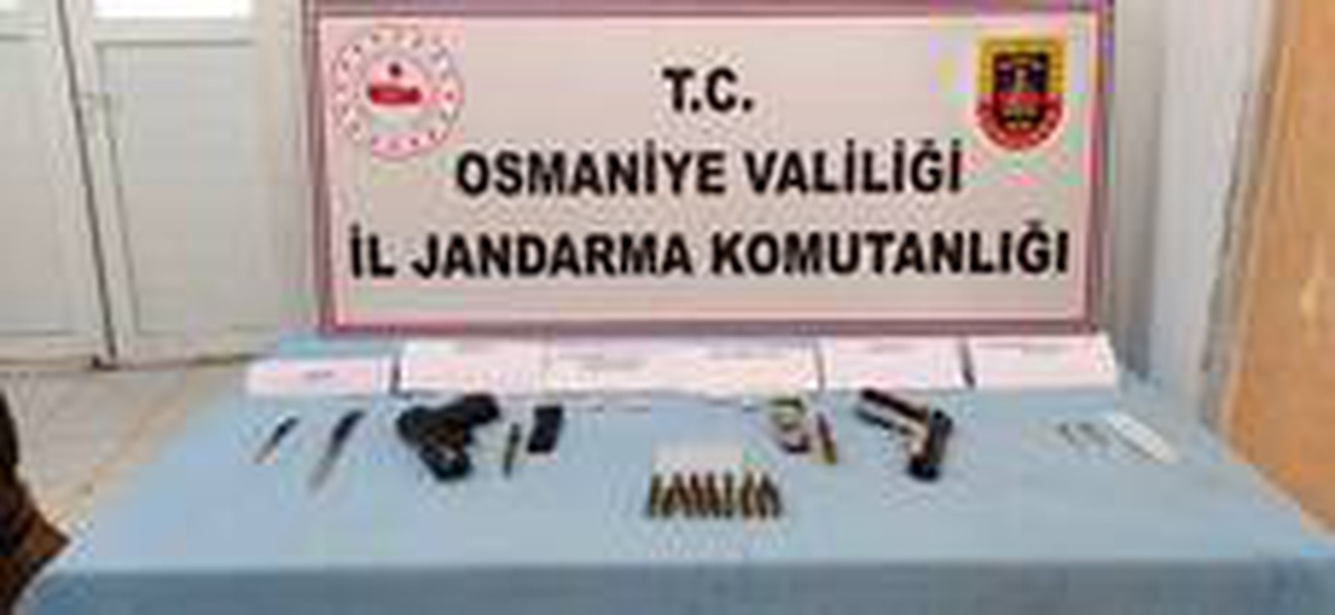 Son Dakika | Jandarmadan kaçan araçtan uyuşturucu ve ruhsatsız silah çıktı