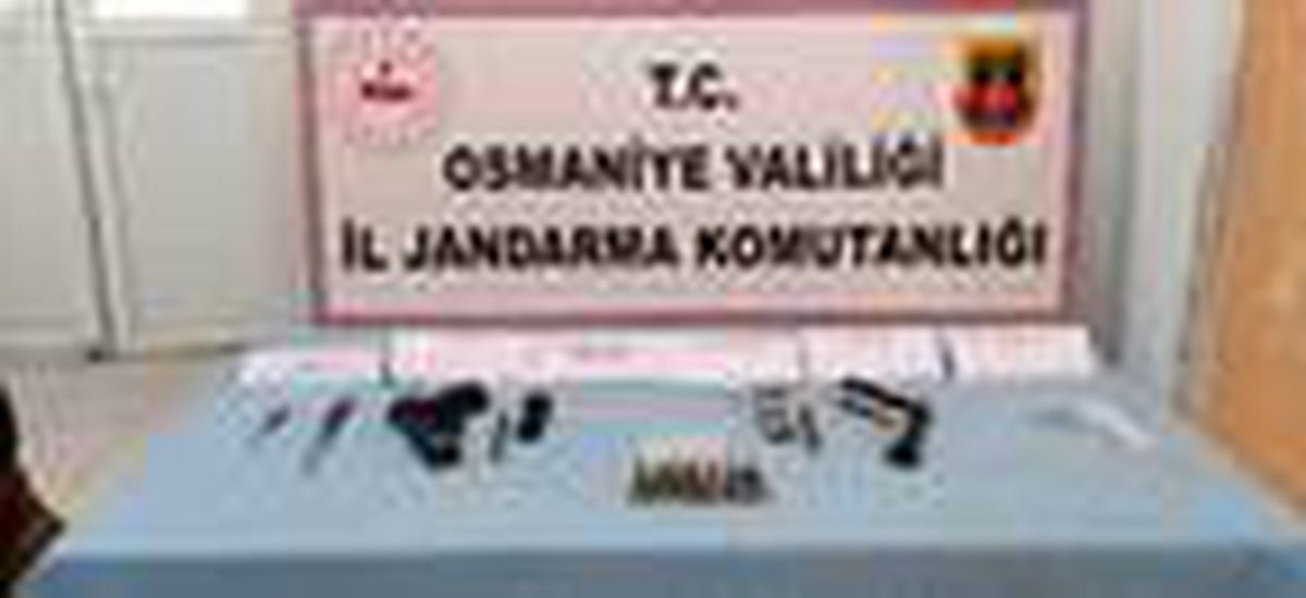 Kovalamacada durdurulan otomobilden uyuşturucu ve silah çıktı