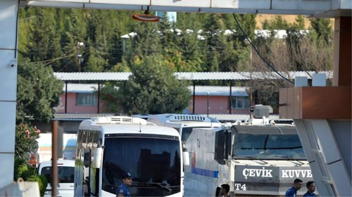 Mardin Büyükşehir Belediyesi\'nde usulsüzlük operasyonu: Aralarında üst düzey yöneticilerin de olduğu 10 kişi gözaltında