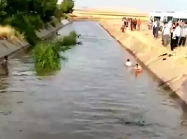 Oğlu için kanala atlayan talihsiz baba, çırpına çığına can verdi