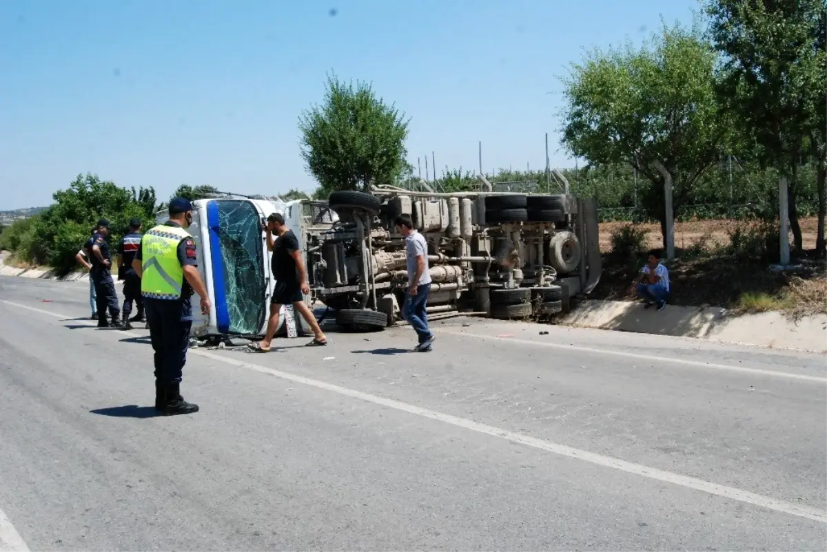 Süt tankeri yola devrildi: 1 yaralı