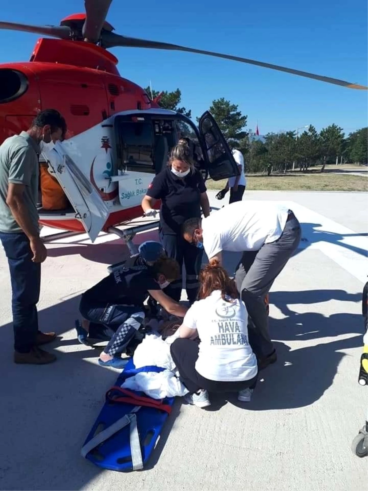Üzerine televizyon düşen bebek helikopterle Ankara\'ya gönderildi