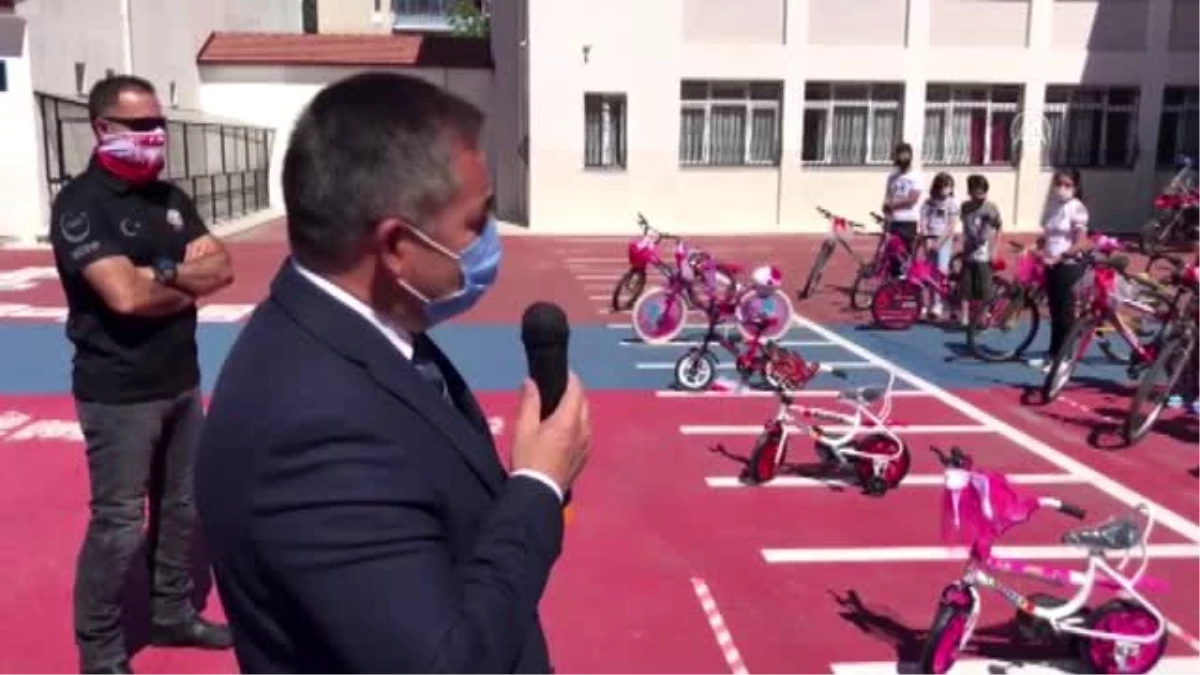 Başkentte bisikletlerini alan çocuklar bayram sevincini erken yaşadı