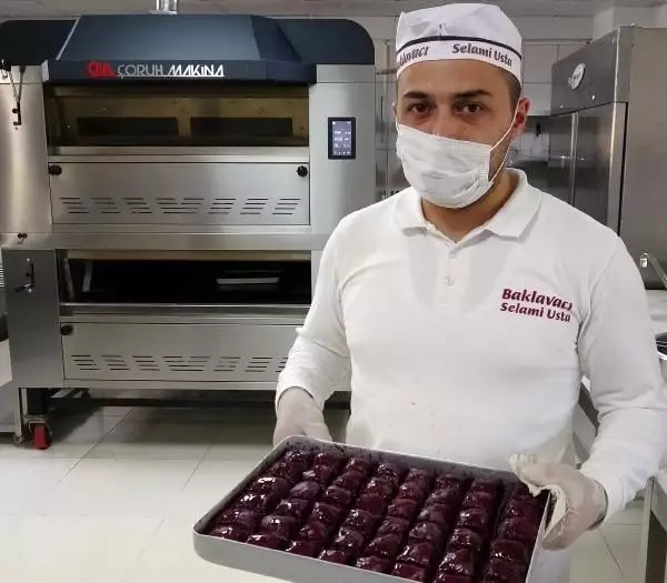 Baklava ustası, diyabet hastaları için 'mor baklava' üretti