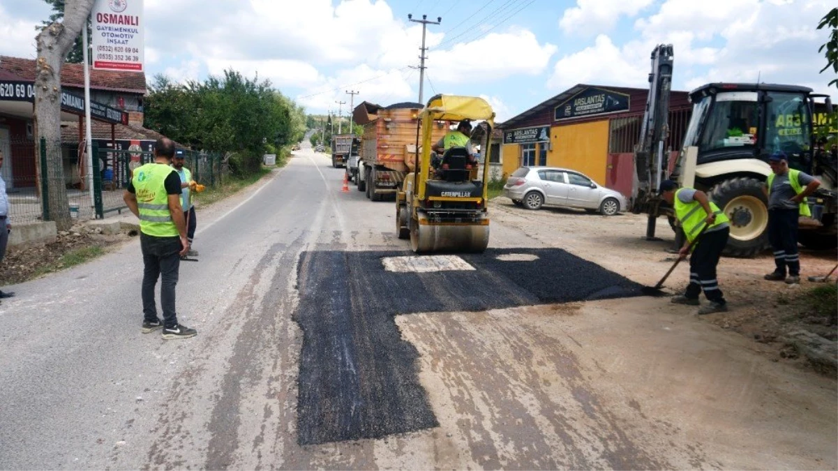 İzmit köylerinde, asfalt mesaisi sürüyor