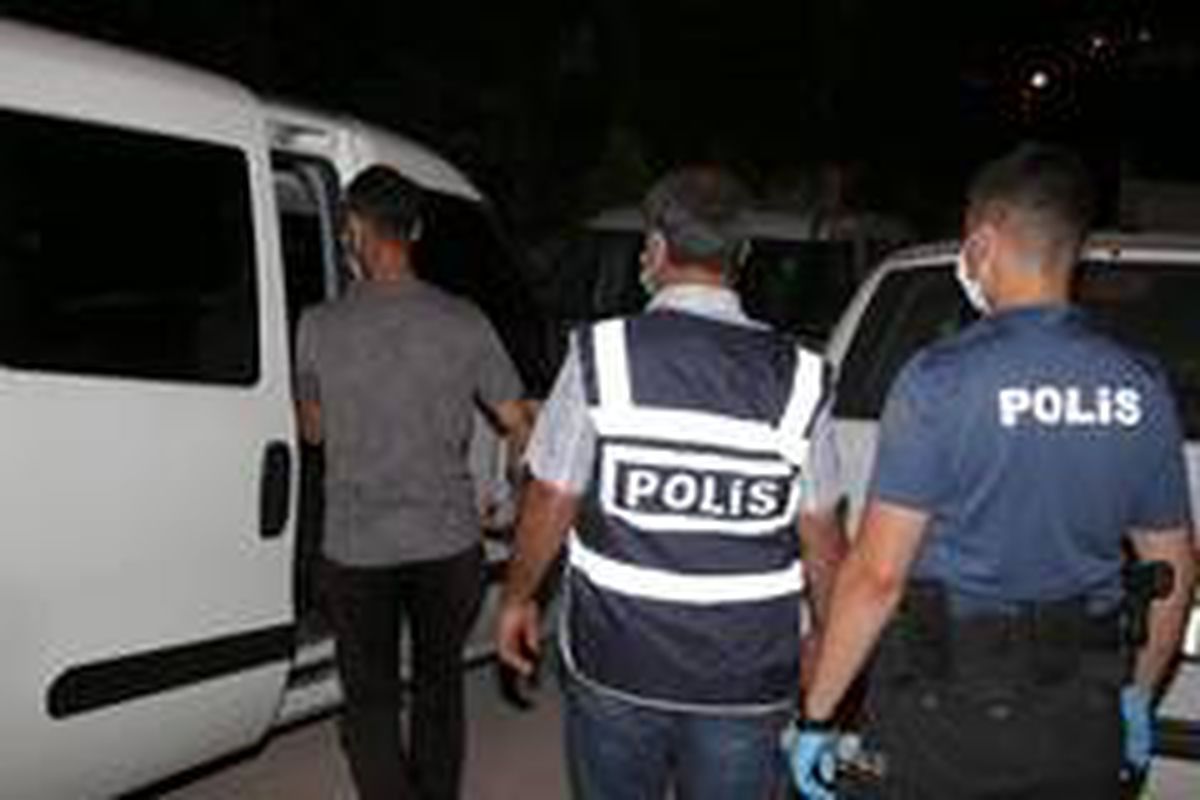 Kocaeli\'de çeşitli suçlardan aranan 26 kişi yakandı