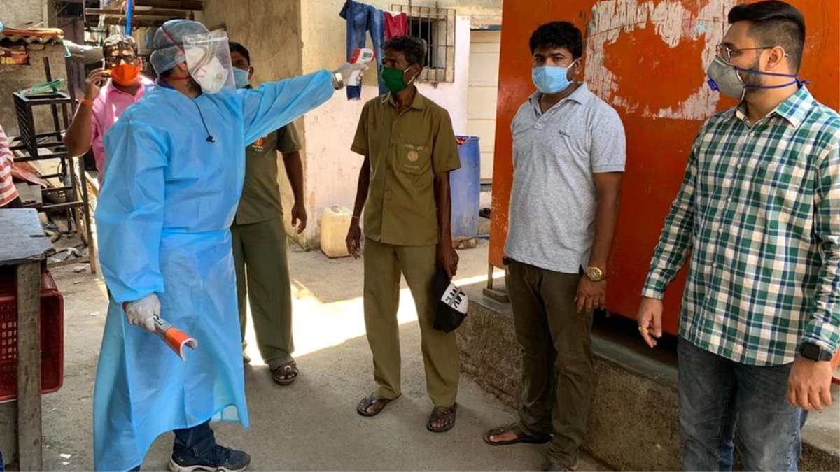 Hindistan\'ın Mumbai şehrindeki yoksul halkın yarısı koronavirüse yakalandı