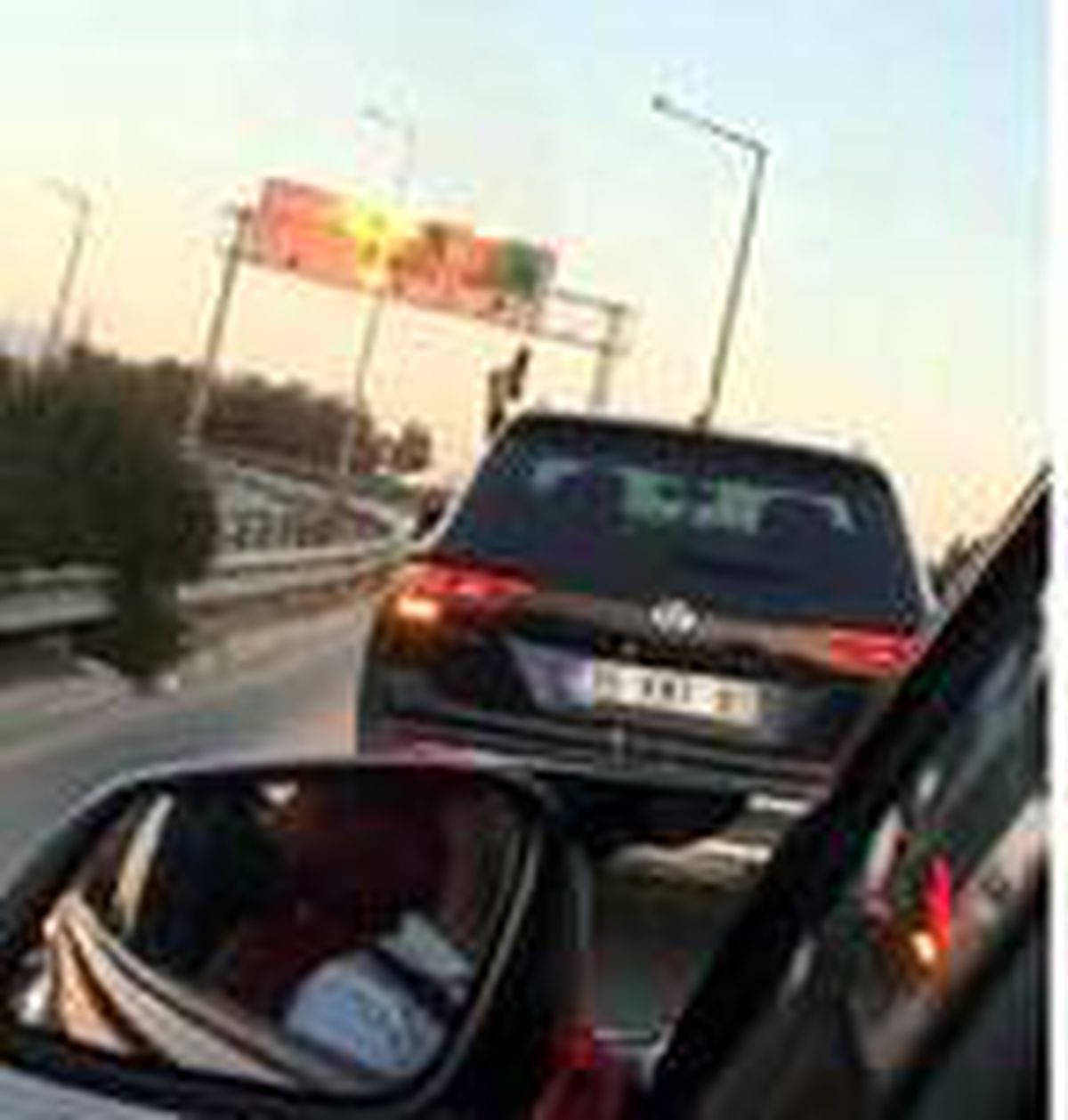 Trafikte aracından havaya ateş açan sürücüye tepki