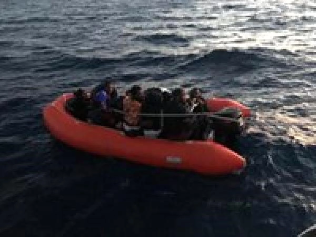 Yunanistan\'ın ölüme terk ettiği göçmenleri Sahil Güvenlik kurtardı