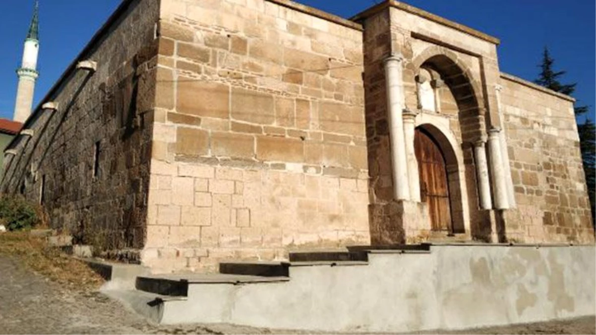 700 yıllık kervansarayda "korsan" restorasyon yaptıran muhtar hakkında suç duyurusu