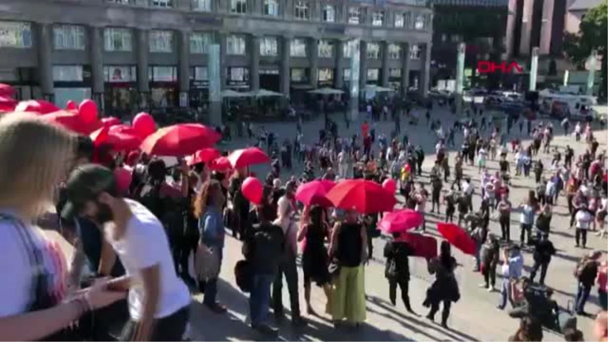 Almanya\'da gece kulübü ve genelev çalışanlarından Covid-19 protestosu