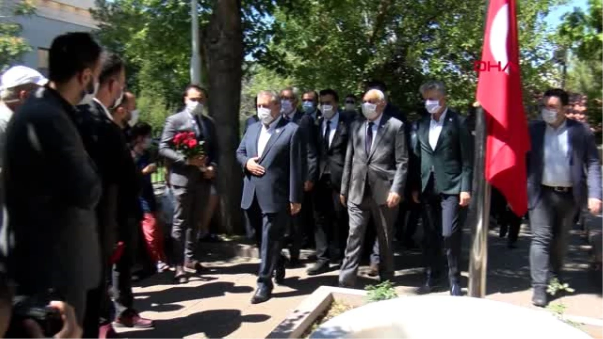 ANKARA Destici, Muhsin Yazıcıoğlu\'nun mezarını ziyaret etti