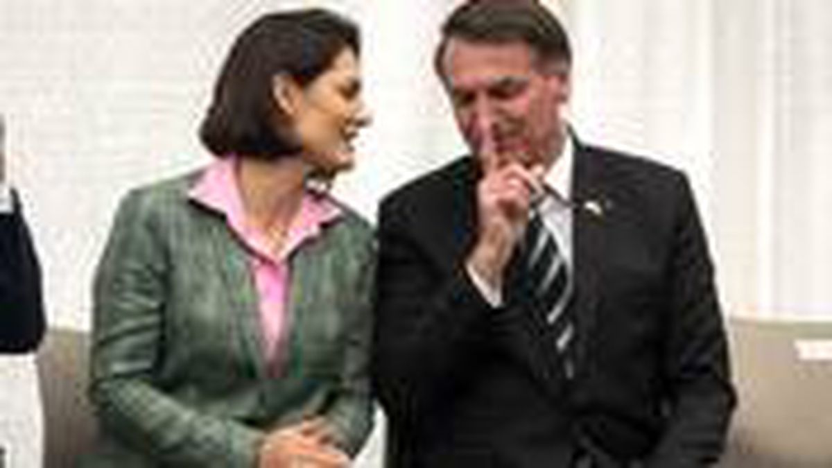 Brezilya Devlet Başkanı Bolsonaro\'nun eşinin koronavirüs testi pozitif çıktı
