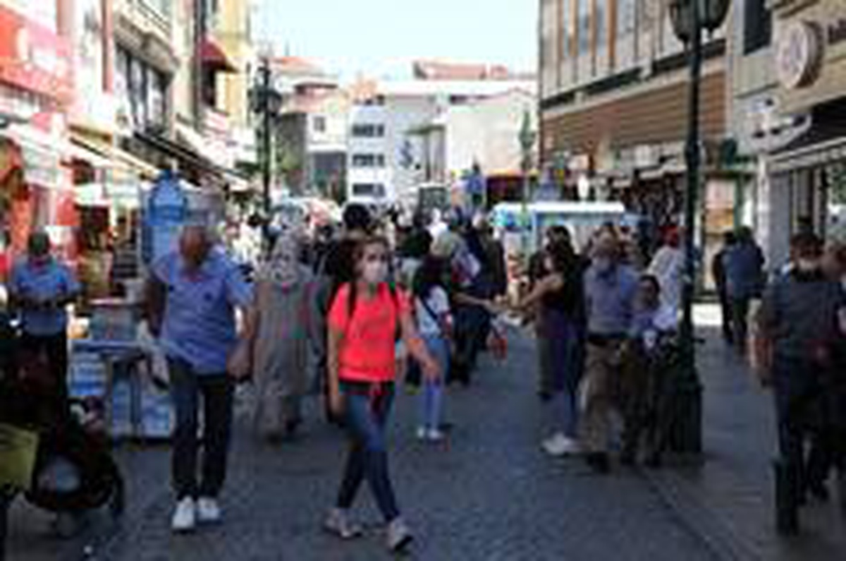 Eskişehir\'de sosyal mesafesiz arefe yoğunluğu