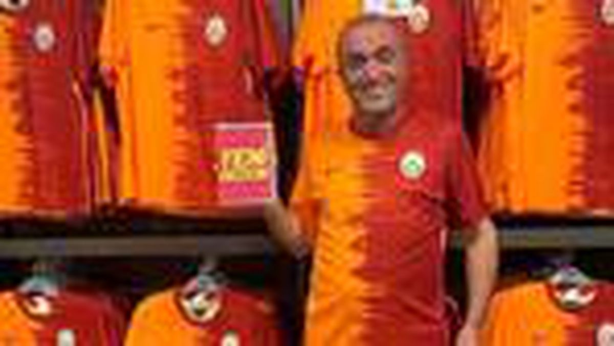 Galatasaray İkinci Başkanı Abdurrahim Albayrak\'dan formalı poz