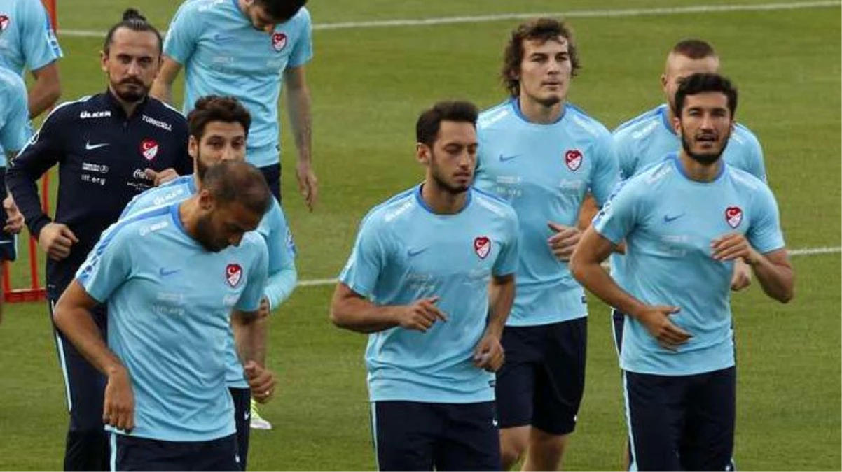 Galatasaray, milli futbolcu Nuri Şahin\'i gündemine aldı