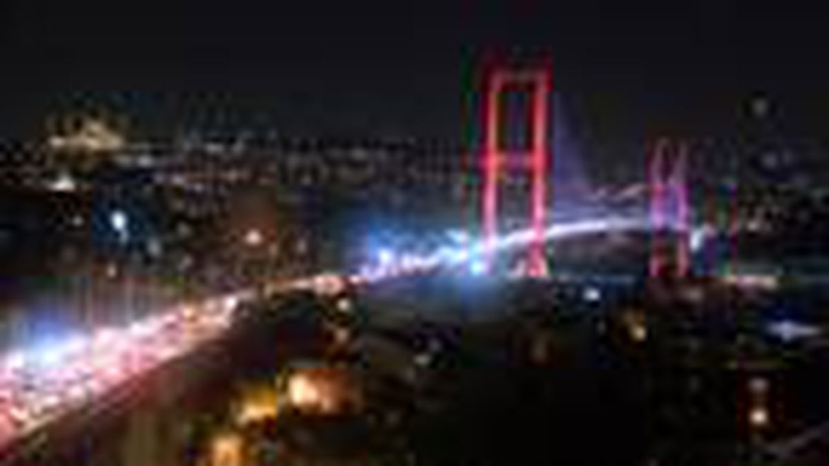 İstanbul\'da bayram trafiği gece de devam etti