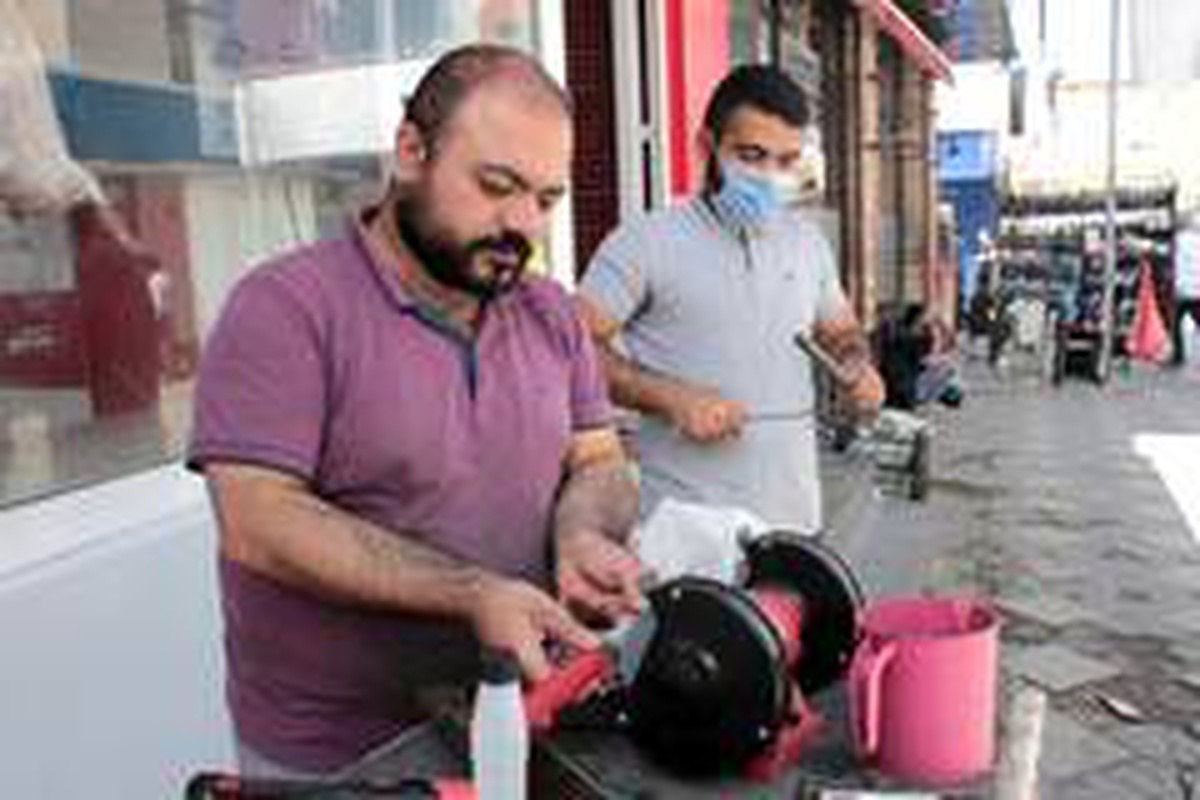 Kurban Bayramı\'na son bir gün kala bıçak bileme ustaları yoğun mesai yapıyor
