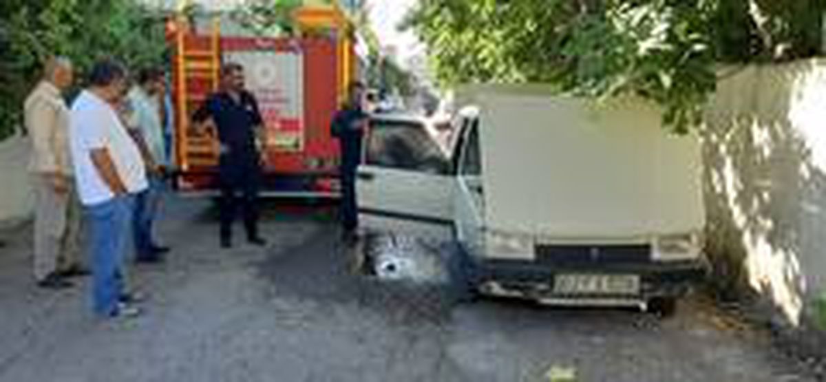 Park halindeki otomobil yandı