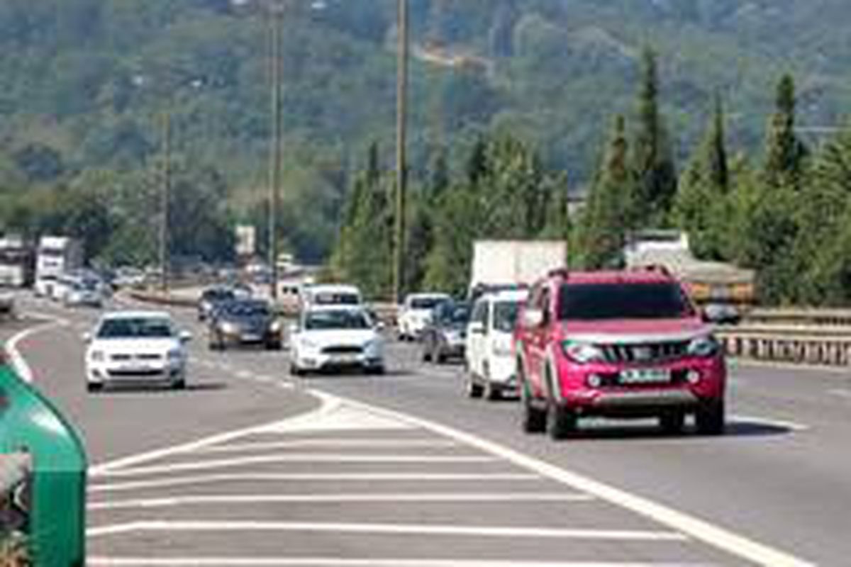 Sakarya TEM Otoyolu\'nda bayram trafiği
