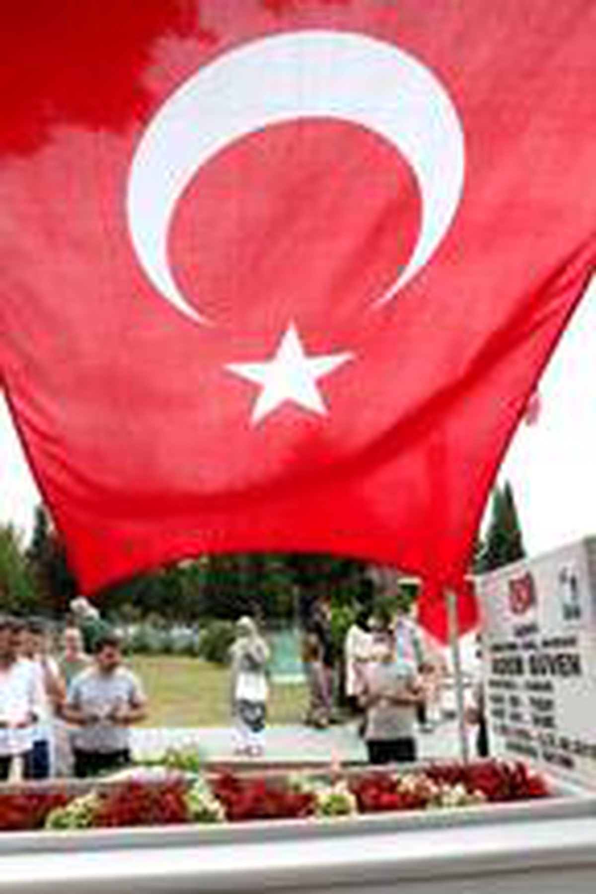 Samsun\'da şehitlikte ziyaretçi yoğunluğu