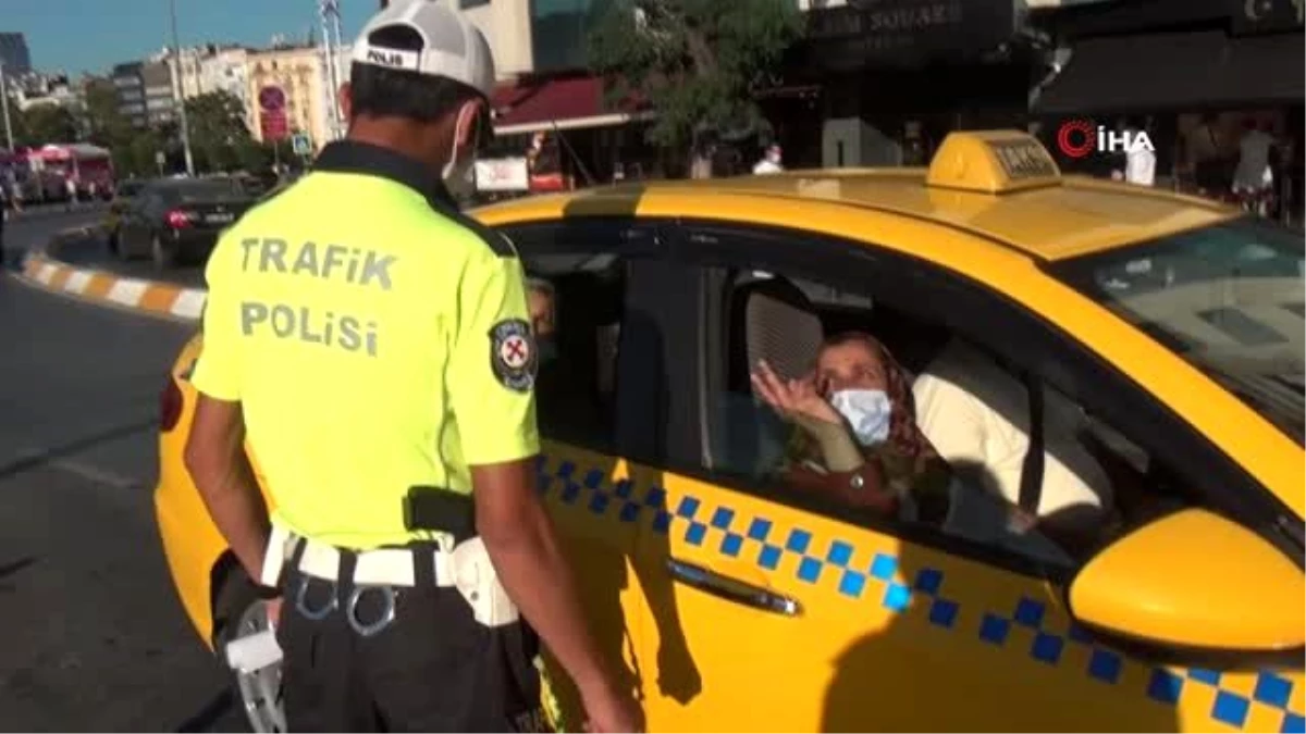 Taksim\'de polislerden ticari taksilere ve yolcularına maske denetimi