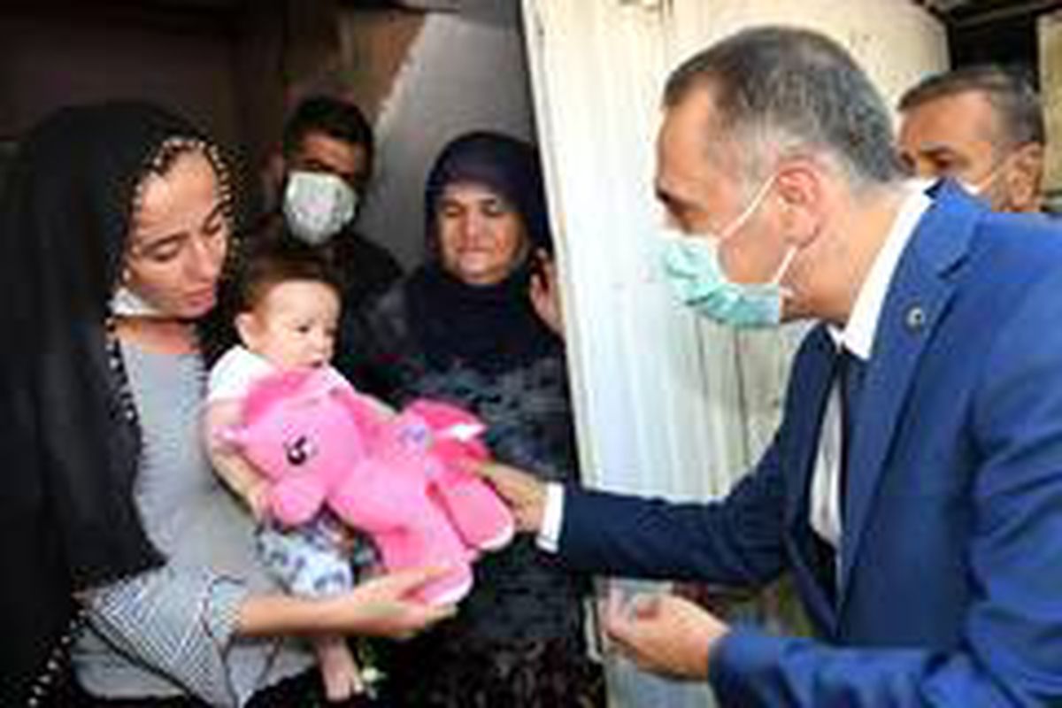 Vali Mahmut Çuhadar ve il protokolünden şehit ailelerine bayram ziyareti