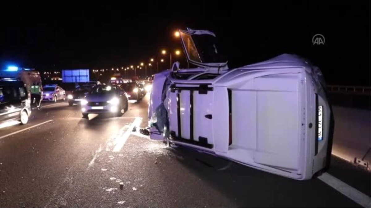 Anadolu Otoyolu\'nda, pikapla yolcu otobüsü çarpıştı: 5 yaralı