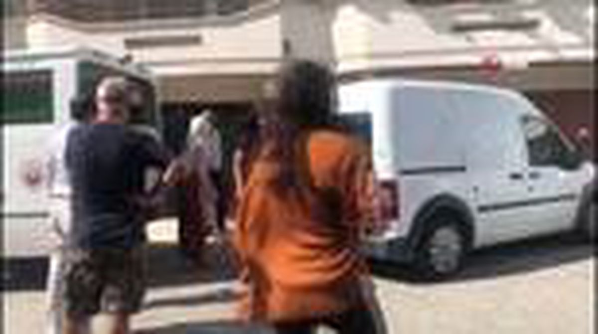 Annesini elli yerinden bıçaklayıp öldürdü