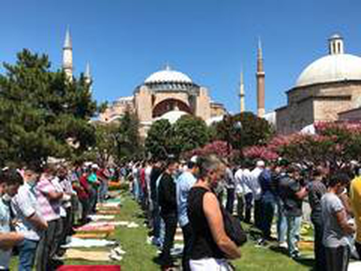 Son dakika haberi! Ayasofya-i Kebir Cami-i Şerifi\'nde ikinci cuma namazı