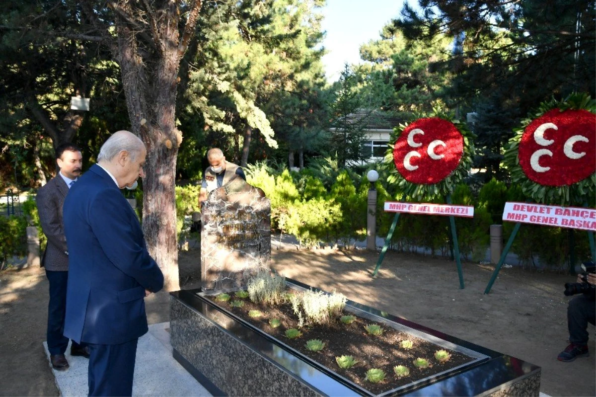 Bahçeli, Alparslan Türkeş\'in mezarını ziyaret etti