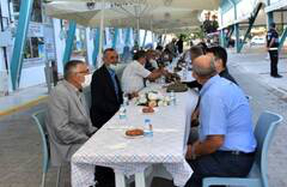 Başkan Bozkurt vatandaşlarla bayramlaştı
