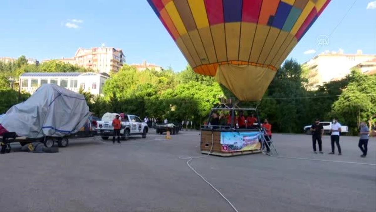 Başkentte sıcak hava balonuyla bayram coşkusu