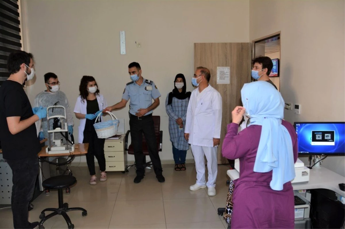 DÜ Hastanesi Başhekimi Akdağ\'dan hasta ve çalışanlara bayram ziyareti