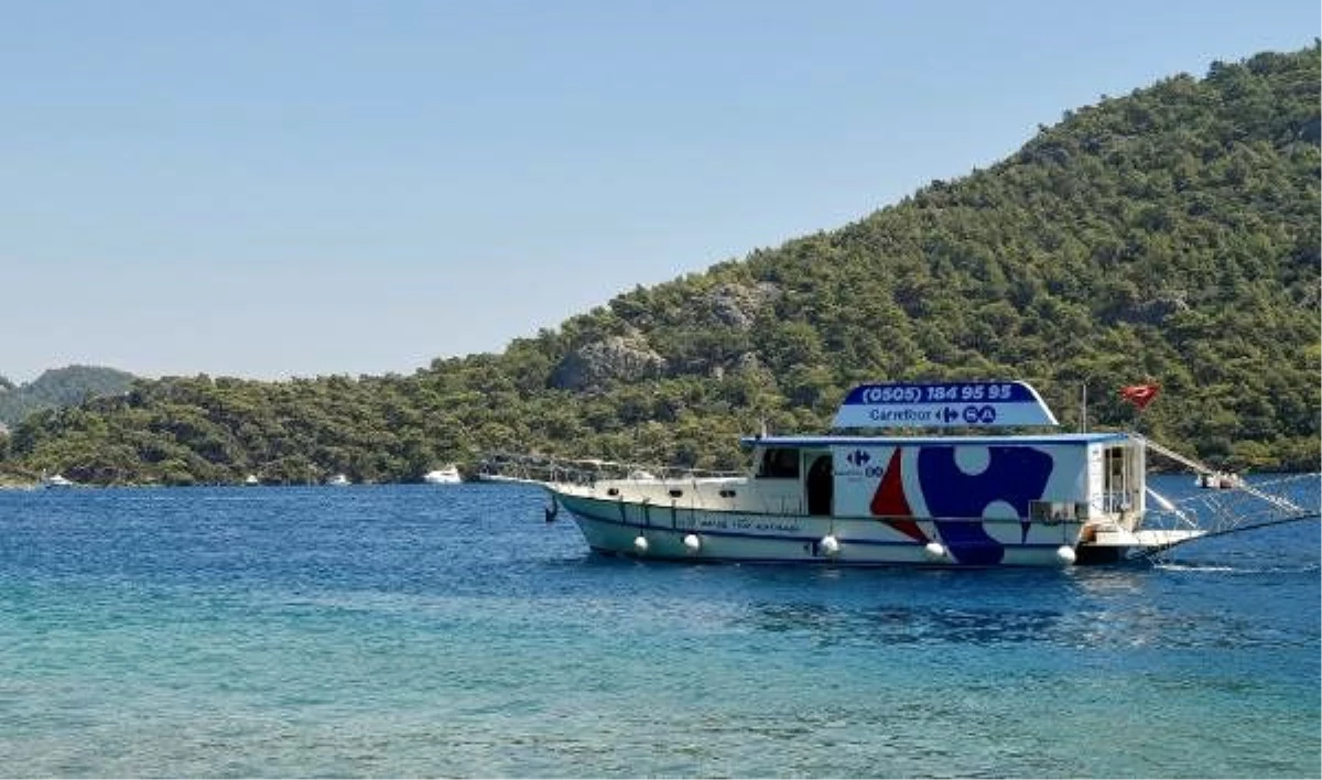 Göcek\'teki market teknesi Mavi ile deniz hayatını korumaya destek