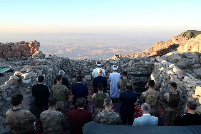 İçişleri Bakanı Süleyman Soylu, bayram namazını Nuh Peygamber Üs Bölgesi'nde kıldı