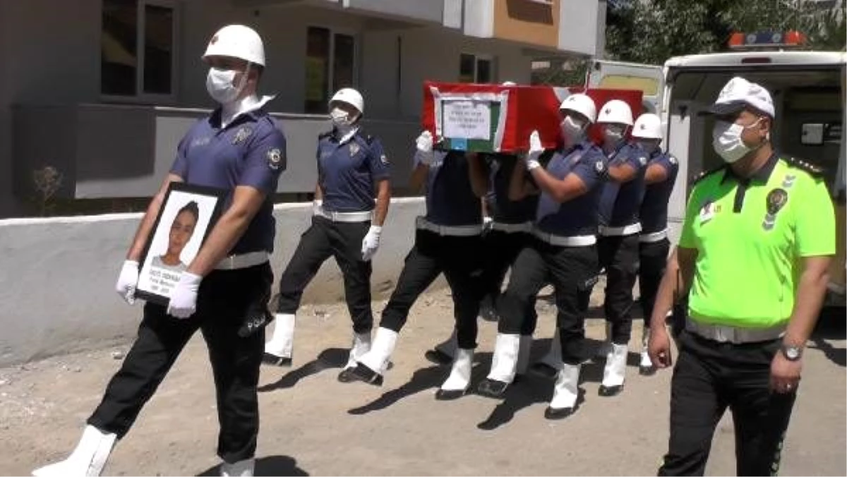 Tatilde boğulan polis memuru Özgül, son yolculuğuna uğurlandı