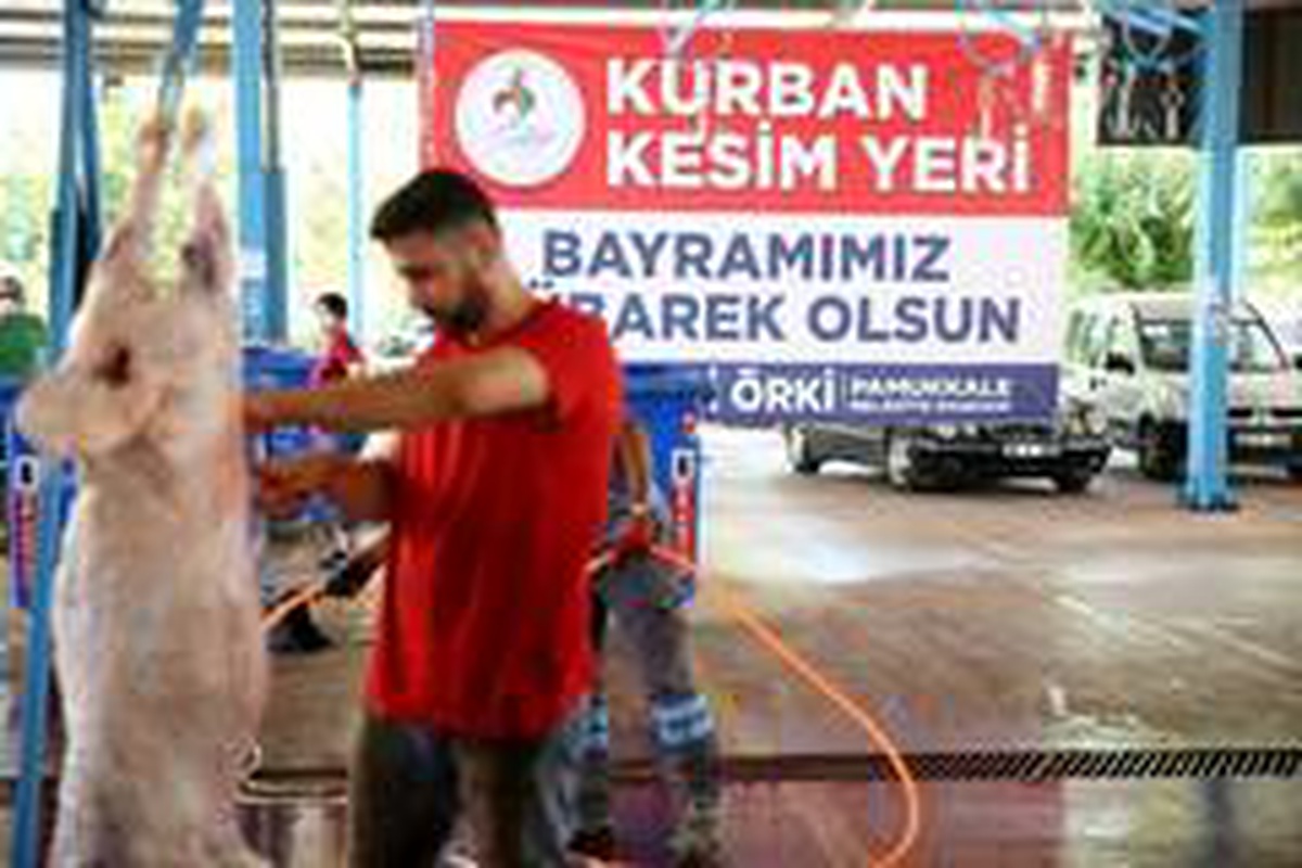 Vatandaşların kurbanları sağlıklı ve hijyenik ortamlarda kesildi
