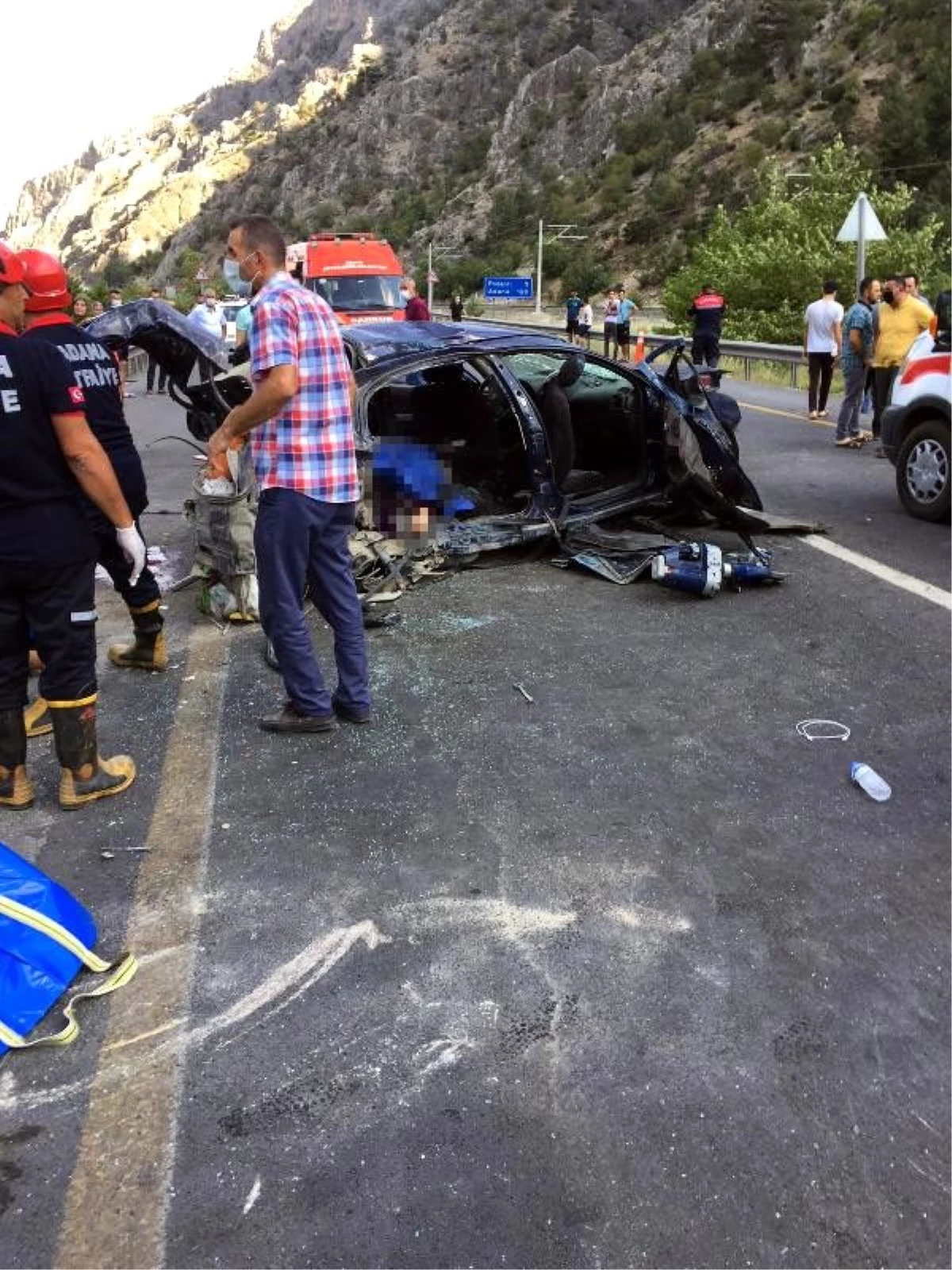 Adana\'da otomobil ile midibüs çarpıştı: 4 ölü, 3 yaralı (2) -Yeniden
