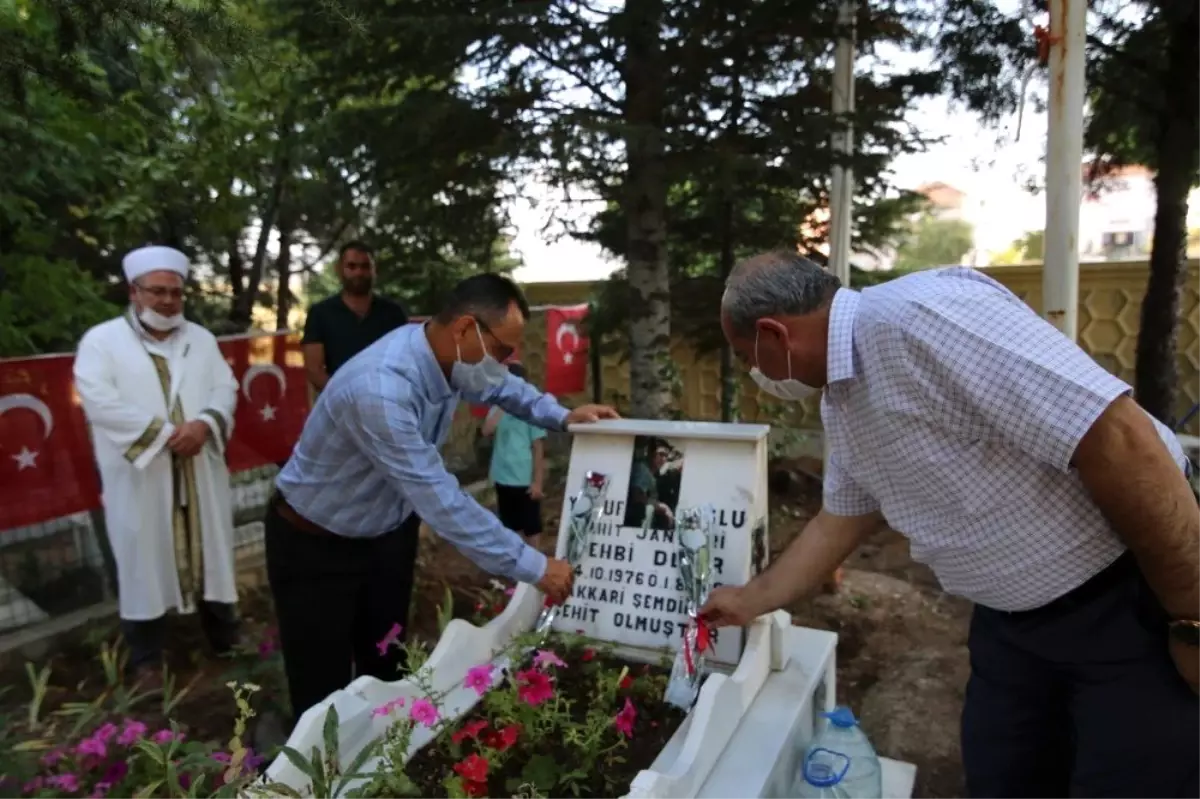 Başkan Arpacı, 1 Ağustos şehitlerine mezar başlarında dua etti