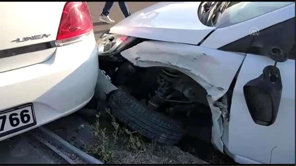 Çarpışan iki otomobildeki 7 kişi yaralandı